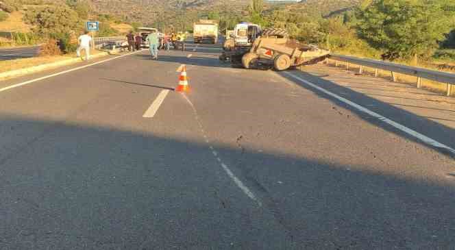 Trakt&ouml;r ve otomobilin &ccedil;arpıştığı kazada 4 kişi yaralandı
