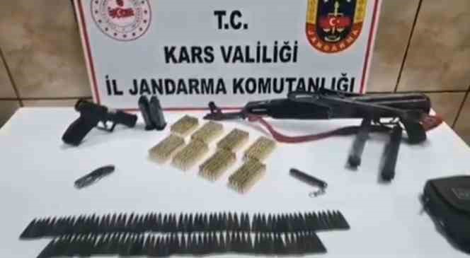 Kars’ta Kalaşnikof tüfek ve tabanca ele geçirildi