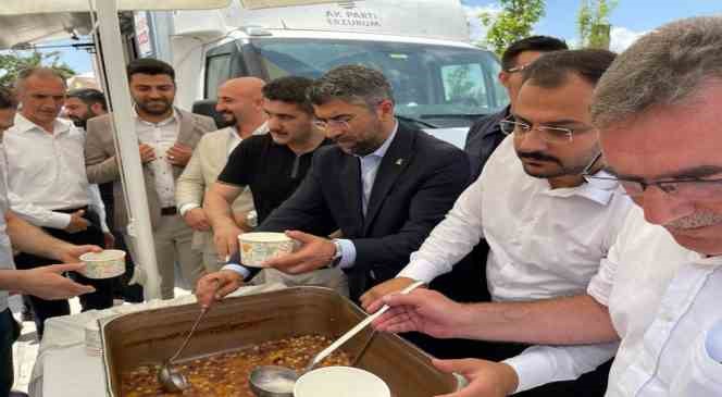 Ak Parti Erzurum İl Teşkilatı aşure dağıttı