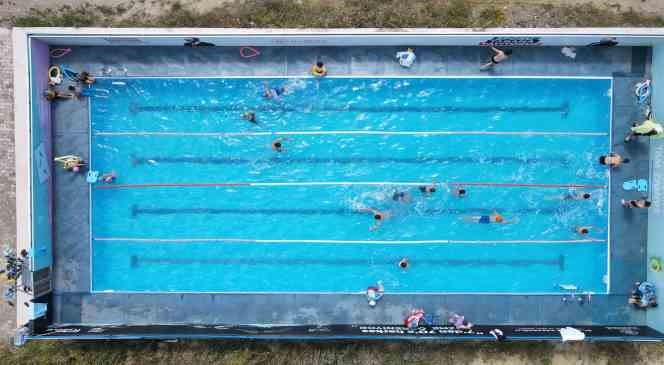 Gümüşhane’nin ilçelerindeki portatif havuzlarda yüzmeyi öğreniyorlar