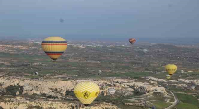 Kapadokya&rsquo;da balonlara r&uuml;zgar engeli
