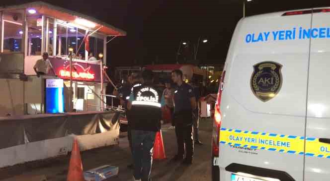 Sahilde arkadaşıyla y&uuml;r&uuml;rken silahlı saldırıya uğradı
