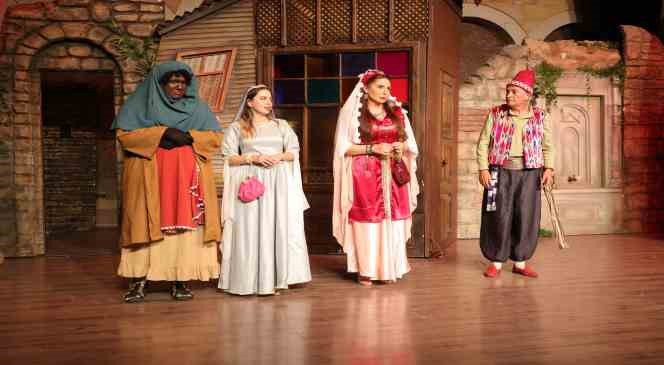 Nevşehir’de “Kumpanyada Curcuna” adlı tiyatro oyunu sahnelendi