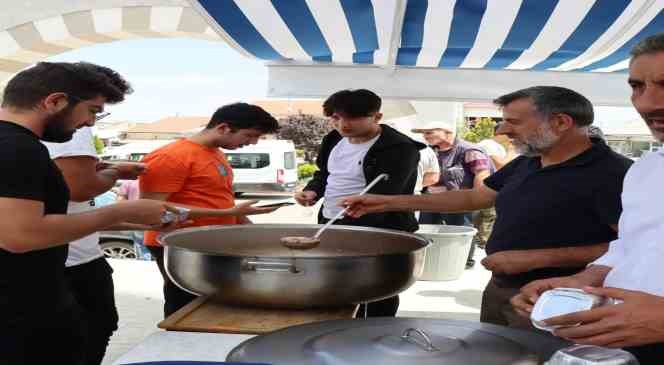 Çayırlı’da vatandaşlara aşure dağıtıldı