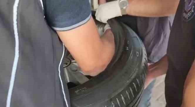Antalya’da araç lastiğine gizlenmiş ‘emanet’ uyuşturucu operasyonu