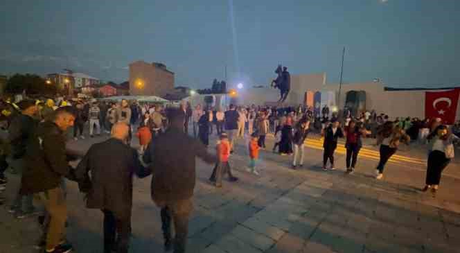 Sarıkamışlılar halaylarla coştu