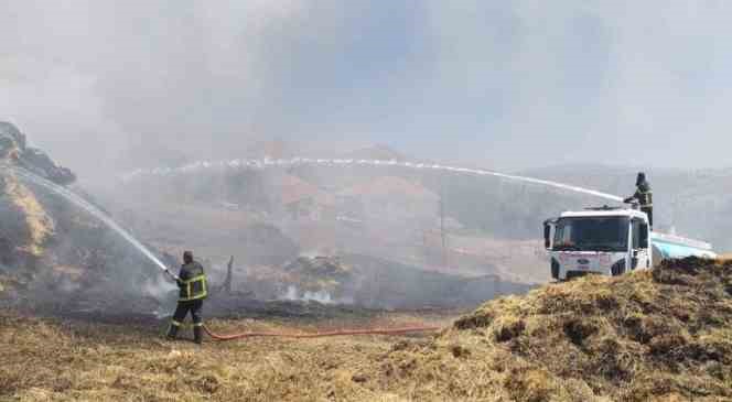 Burdur’da çıkan yangında çok sayıda saman balyası kül oldu