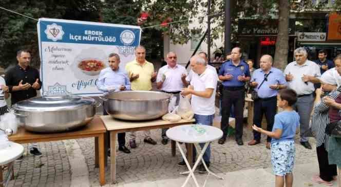 Erdek’te aşure kazanları birlik için kaynadı