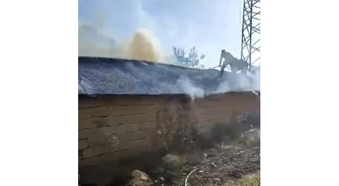 Yüksekova’da ahır yangını