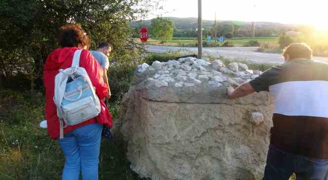 Vatandaş lahit mezar sandı, üzerine beton dökülmüş kayaç çıktı
