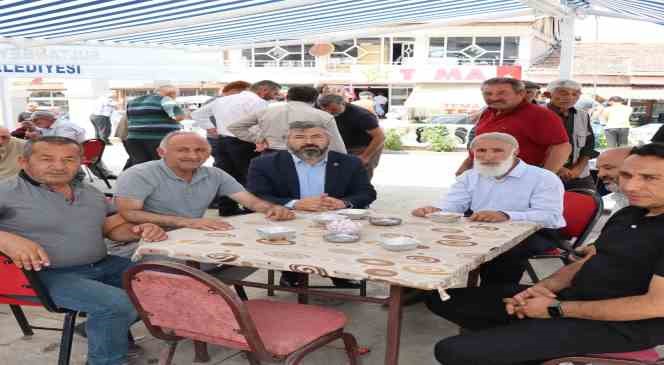&Ccedil;ayırlı&rsquo;da vatandaşlara aşure dağıtıldı
