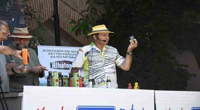 Kuşadası Sokak Festivali&rsquo;nin ikinci g&uuml;n&uuml; zeytinyağı tadım at&ouml;lyesi ile başladı

