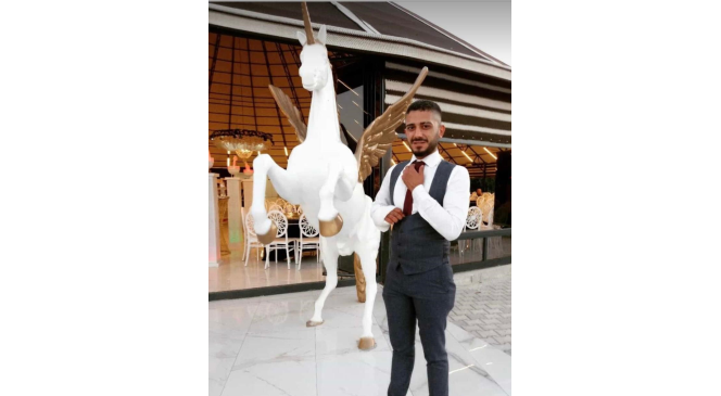 Uykudan uyandırılan gen&ccedil;, evinin kapısında &ouml;ld&uuml;r&uuml;ld&uuml;
