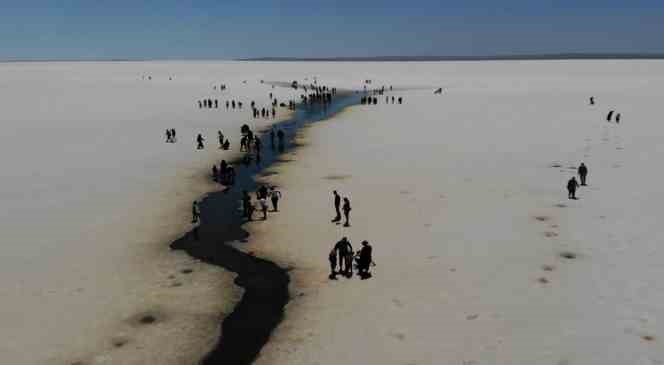 Tuz G&ouml;l&uuml;&rsquo;nde y&uuml;r&uuml;me turizmi sahilleri aratmıyor
