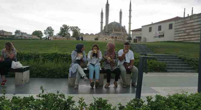 Boşnak turistlerin alışveriş rotası Edirne oldu
