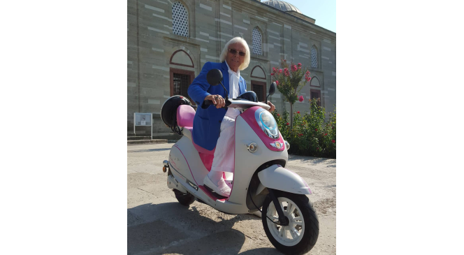 Selimiye Camii&rsquo;nin 41 yıllık m&uuml;ezzini son yolculuğuna uğurlandı
