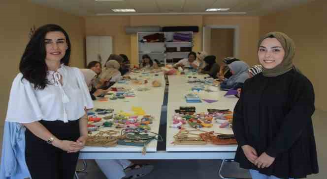 Kadınlar hem &uuml;retiyor hem kazanıyor
