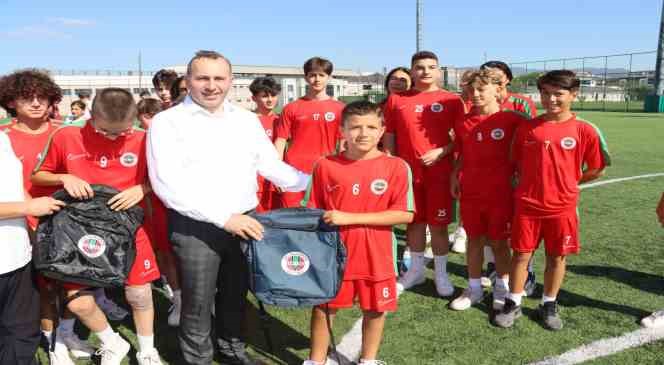 Yalova Belediyesi&rsquo;nden Yalovaspor&rsquo;a malzeme desteği
