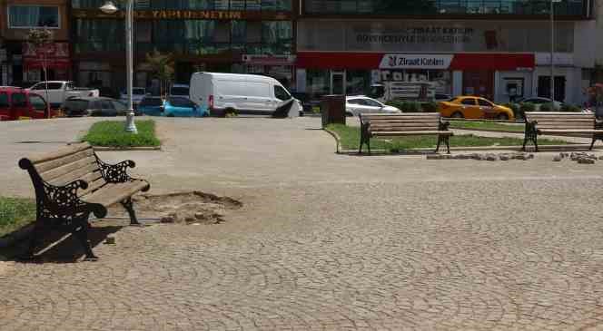 Siirt&rsquo;te sıcak hava bunalttı, park ve bah&ccedil;eler boş kaldı
