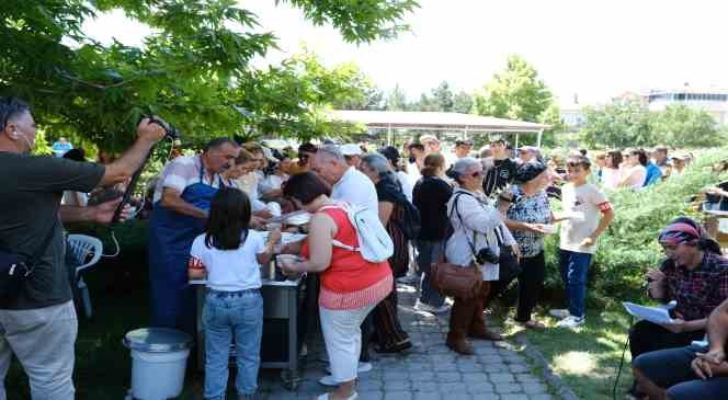 Erzincan&rsquo;da 6 bin kişilik aşure ikramı
