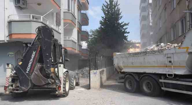 Osmaniye’de mesire alanları ve mahallelerde temizlik çalışması