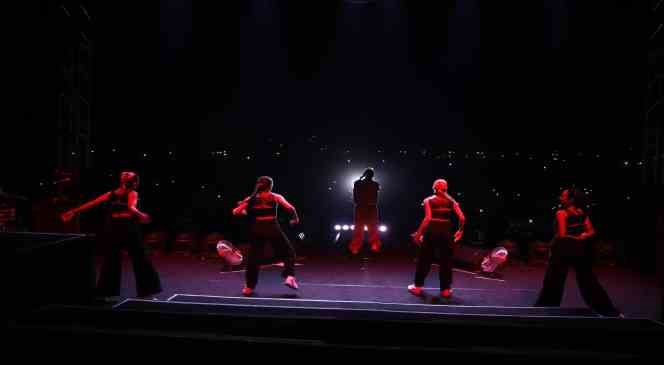 Ergani Belediyesi K&uuml;lt&uuml;r Festivali&rsquo;ne 3 g&uuml;nde 10 binlerce kişi katıldı
