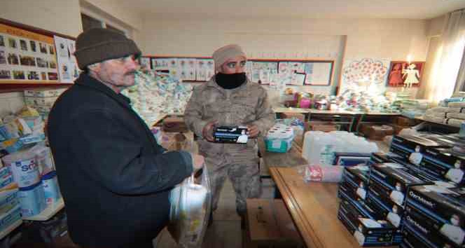 Okul ’market’ oldu, güvenlik korucuları ’çalışan’