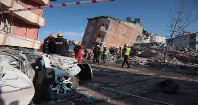 Depremin yıkıp geçtiği enkaz halindeki Elbistan havadan görüntülendi