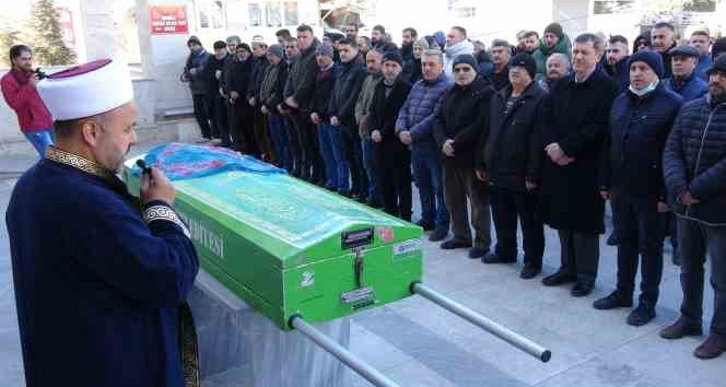 Depremde hayatını kaybeden öğretmen son yolculuğuna uğurlandı