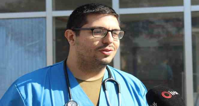 İsrailli hekim, enkazdan çıkarılan iki kardeşi hayata döndürdüğü anları mutluluk içinde anlattı