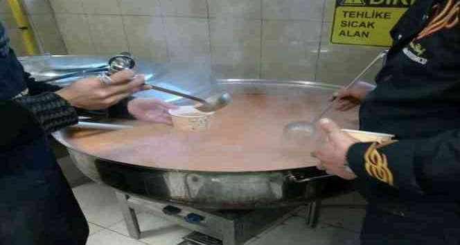 Kafkas Üniversitesi deprem bölgesinde yardımlarını sürdürüyor