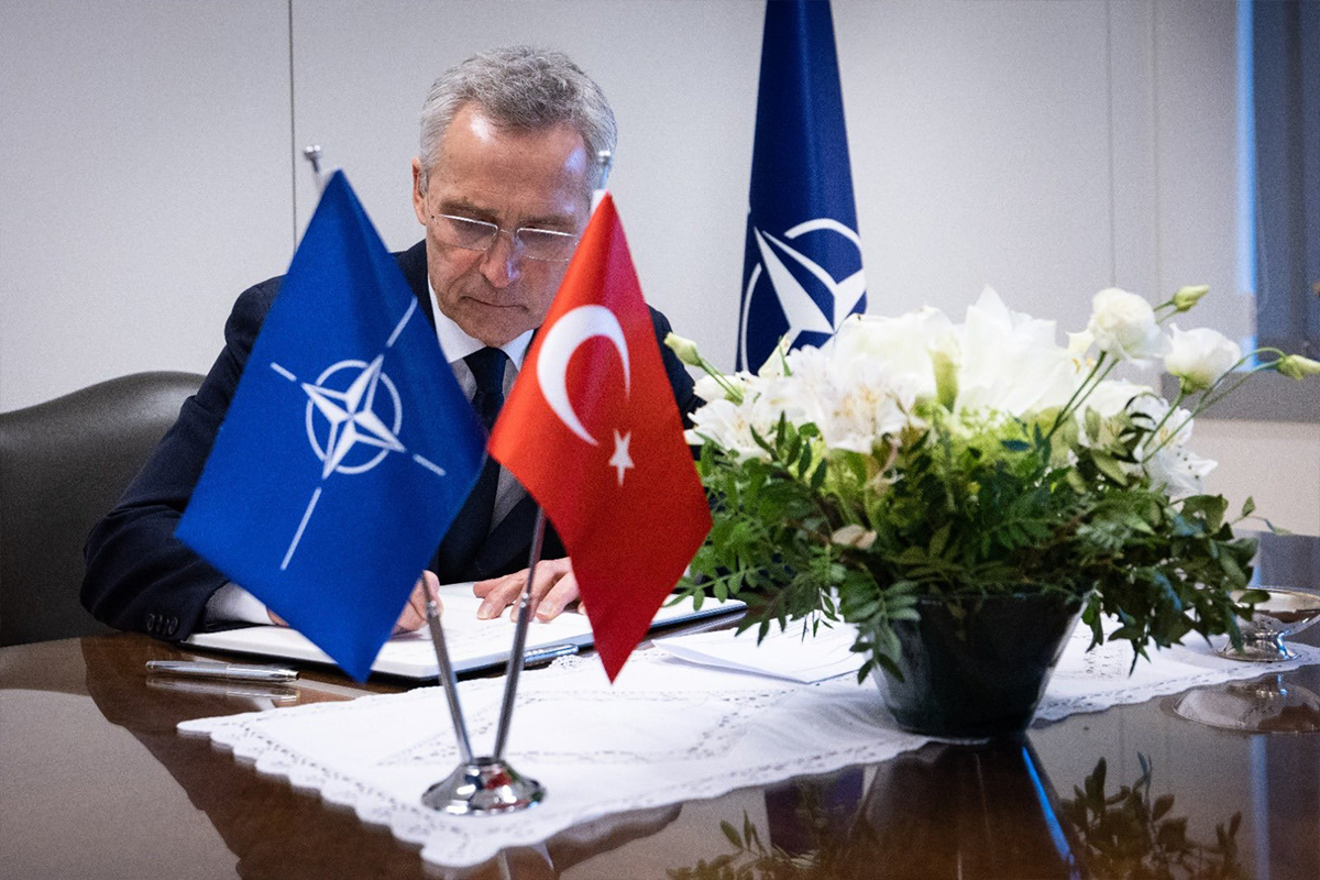Stoltenberg, Türkiye&#039;nin NATO Daimi Temsilciliği&#039;nde taziye defterini imzaladı