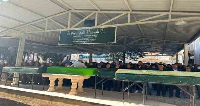 Depremde enkaz altında kalan anne ve 3 çocuğu Burdur’da toprağa verildi
