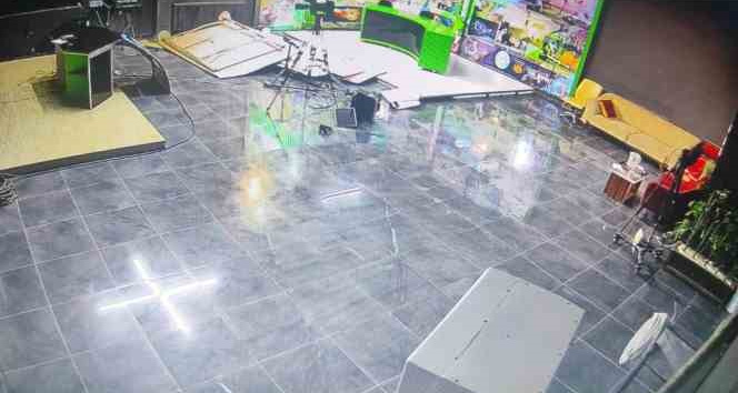 Stüdyoda deprem anı kamerada