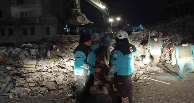 Arama kurtarma çalışmaları sırasında kalp krizi geçirerek hayatını kaybetti