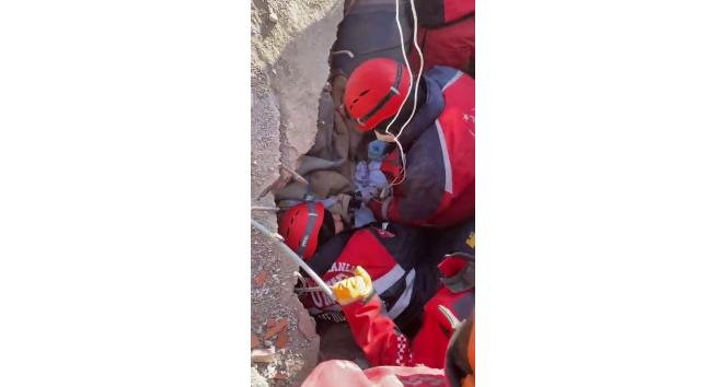 “İmdat” diye seslenince 222 saat sonra sağ kurtarıldı