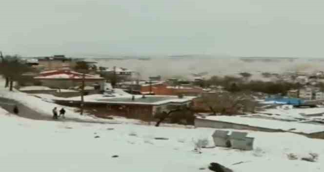 7.6’lık deprem Elbistan’ı böyle vurdu; toz bulutu gökyüzünü kapladı