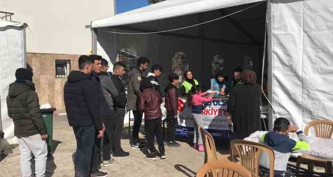 Deprem bölgesinde 24 saat sıcak yemek ikramı