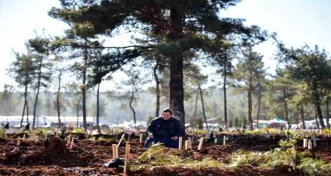 Kahramanmaraş acısını toprağa gömüyor