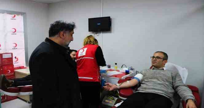 Artuklu Üniversitesinin deprem destek çalışmaları kan bağışıyla sürüyor