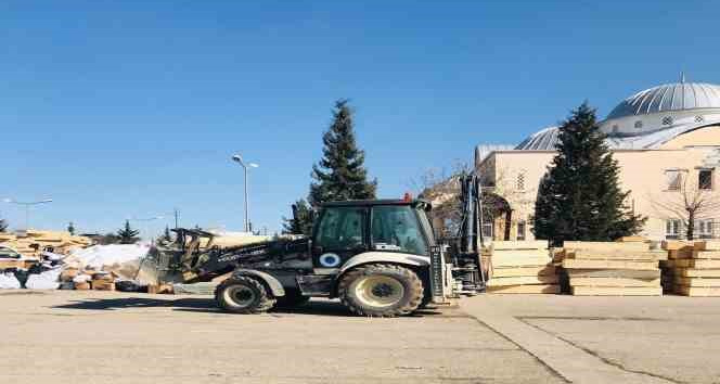 Batman Üniversitesi deprem bölgesindeki arama kurtarma çalışmalarına destek veriyor