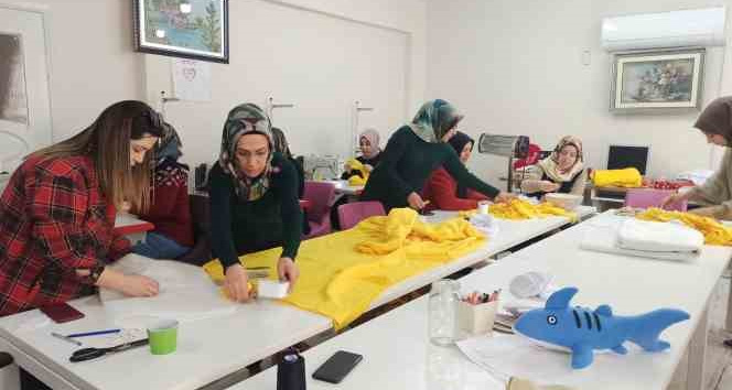 Siirt’te üretilen uyku tulumları ve oyuncaklar deprem bölgelerine gönderiliyor