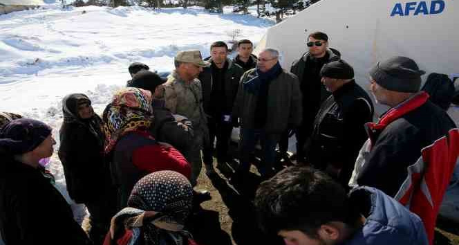 Muş ekibi Nurhak ilçesinde çadırkent kurdu