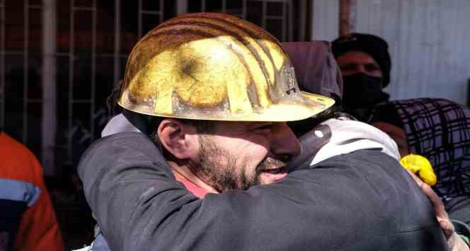 11.günde 248.saatte kurtarılan Aleyna Ölmez’in yakınları madencilere sarılıp ağladı