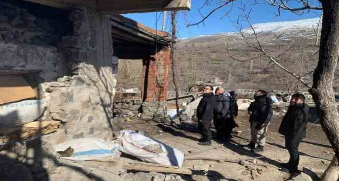 Kaymakam Yılmaz, depremde hasar gören evleri inceledi