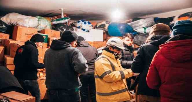 Taraftar topluluğu deprem bölgesinde yaraları sarıyor