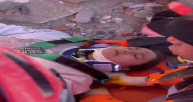 Depremin 11. gününde 248. saatte 17 yaşındaki kız enkazdan sağ çıkarıldı