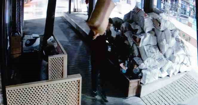 Depremzedelere yardım için getirilen yorganı çalan şüpheliye adli kontrol