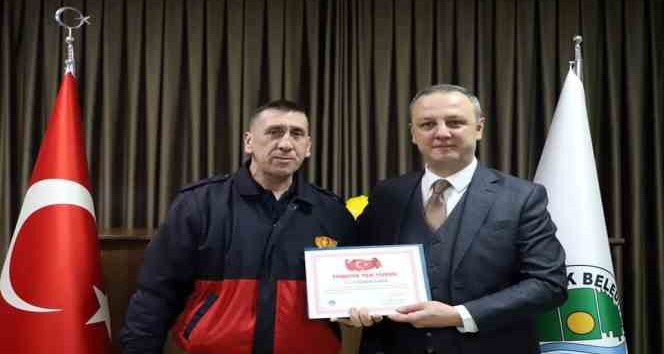 Başkan Alan deprem bölgelerinde görev alan personellere teşekkür etti