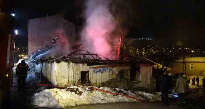 Yozgat’ta müstakil ev yangında küle döndü